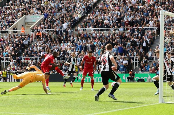  کسب سه‌امتیاز سخت خارج از خانه برای ليورپول با طعم صدرنشينی