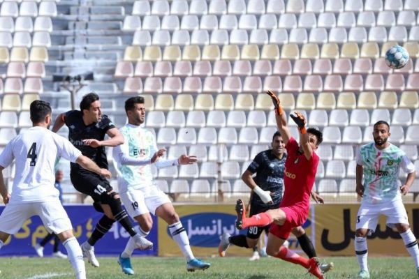 گزارش ایرنا وضعیت عجیب لیگ آزادگان؛ تیم سوم جدول در دوراهی لیگ برتری شدن یا سقوط به دسته دوم