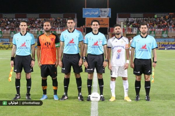  حاشیه دیدار مس رفسنجان - فجرسپاسی  خیر مقدم بازیکنان مس به تماشاگران