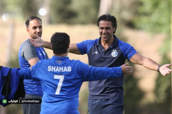 لباسهای عجیب برتن طرفدار فرهاد مجیدی عکس