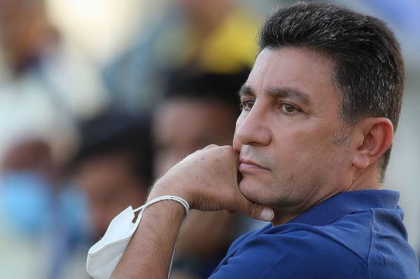  حضور امیر قلعه‌نویی بر مزار گلزن پرسپولیس در دربی