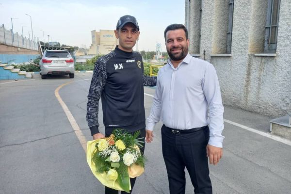 خوشامدگویی مدیرعامل پیکان به سپاهانیها عکس