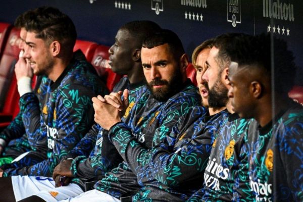  عکس؛ چهره جدی کریم بنزما روی نیمکت رئال مادرید در دربی