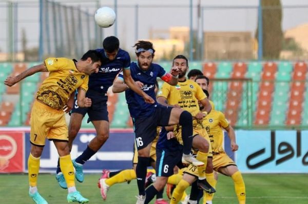  غیبت هواداران در بازی پیکان - سپاهان