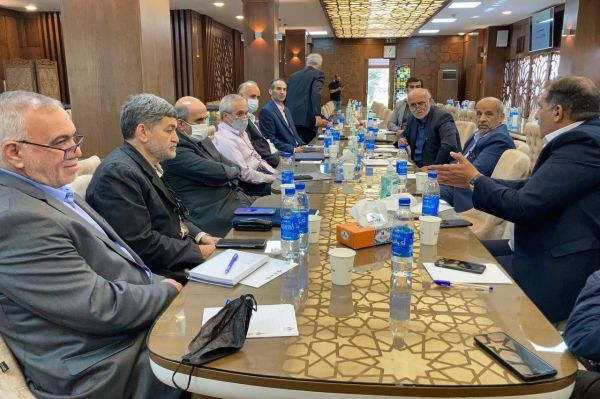 فتحالله زاده و رسولپناه دور یک میز عکس