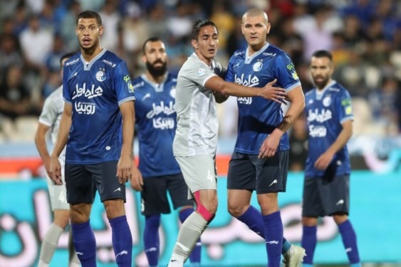 یوسفی استقلال شکل خوبی در آرایش دفاعی دارد حاشیهسازیهای پرسپولیس طبیعی است