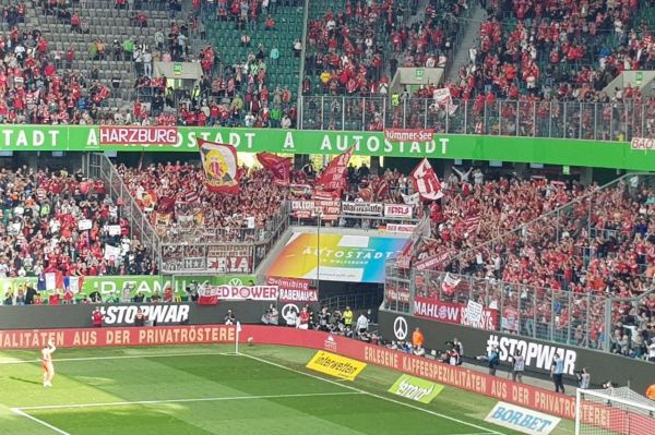 عکس؛ خداحافظی لواندوفسکی با هواداران بایرن مونیخ