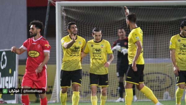 پرسپولیس یک - سپاهان ۲ شنبه روز بدی بود پرسپولیس، استقلال را قهرمان لیگ برتر کرد