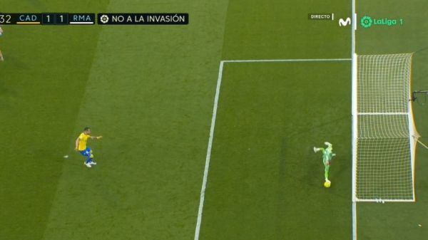  عکس؛ لحظه‌ای که دروازه‌بان اوکراینی رئال مادرید با کف دست پنالتی نگردو را مهار کرد