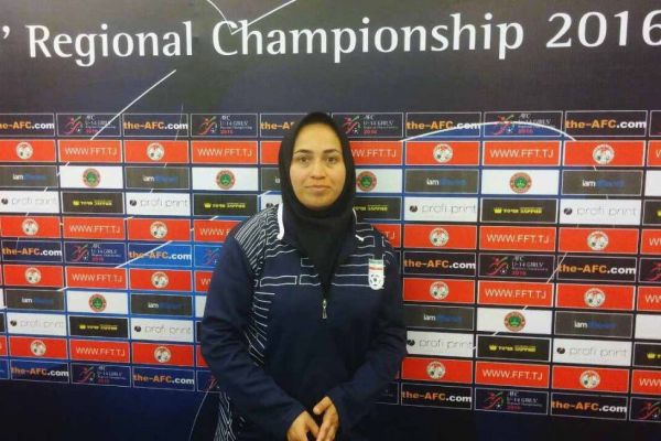  معصومه جهان‌چی  فوتبال ناب انزلی را مقابل هواداران به نمایش گذاشتیم