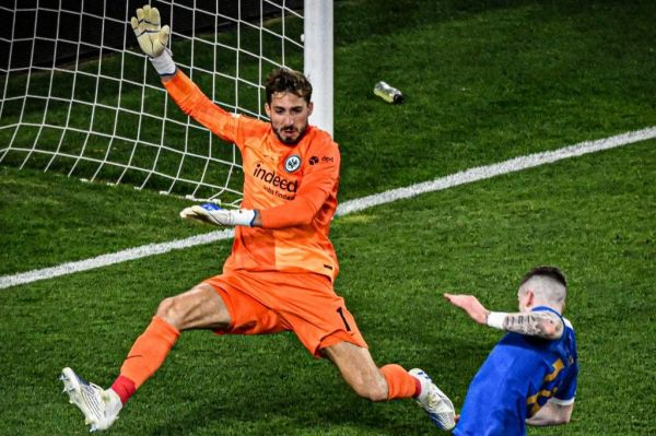  عکس؛ وقتی دروازه‌بان سابق پی‌اس‌جی باعث قهرمانی آینتراخت در لیگ اروپا شد