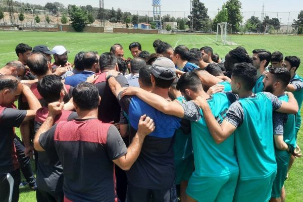 عطابخش حسینی فصل آینده هم با پیکان قرارداد دارد از نتایج ناراحتم اما بازیکنان کم نمیگذارند