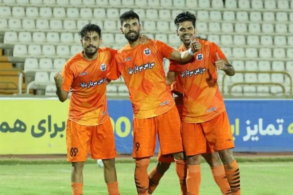 لیگ دسته اول قدم بلند کرمانیها به سمت لیگ برتر در روز شکست ملوان