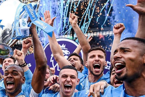  گزارش تصویری  جشن قهرمانی منچسترسیتی در لیگ برتر انگلیس