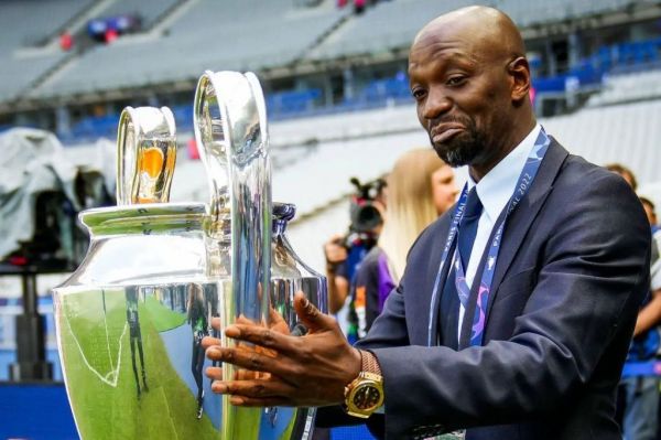 عکس؛ قرار گرفتن جام لیگ قهرمانان در جایگاه ویژهاش توسط ماکلله