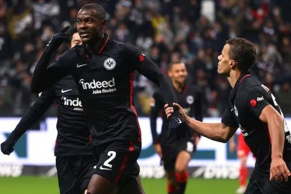 ستاره خط دفاعی فرانکفورت همچنان زیر نظر سران منچستريونايتد