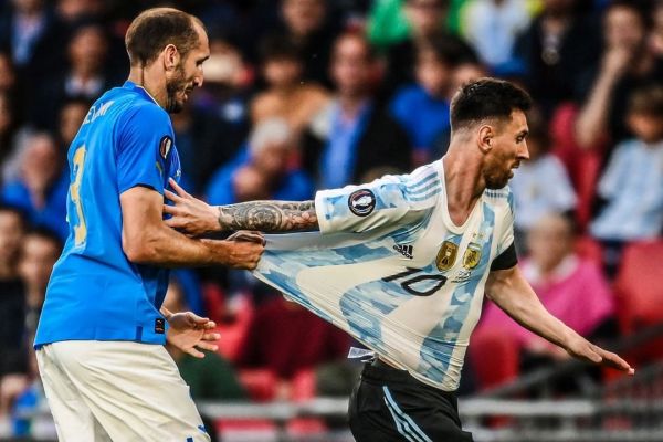 عکس؛ لحظهای که کیهلینی در آخرین بازی ملی پیراهن مسی را کشید