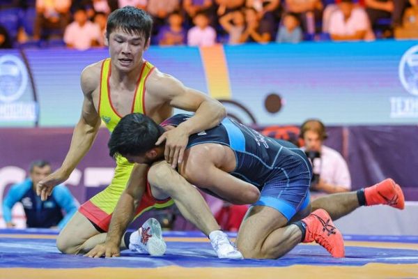 طلسم عجیب محمدرضا گرایی مقابل کشتی گیر قزاق ۴ مبارزه؛ ۴ شکست