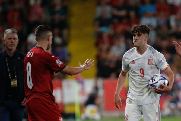  عکس؛ خشم شدید گاوی از دست بازیکن جمهوری چک