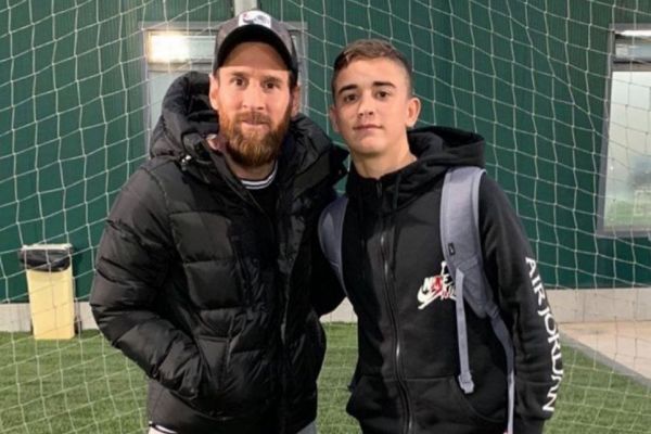  عکس یادگاری گاوی 15 ساله در کنار لیونل مسی