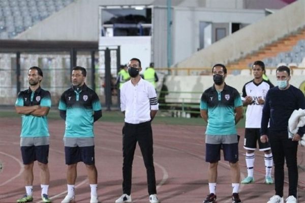  هوادار برای عنایتی صبر می‌کند