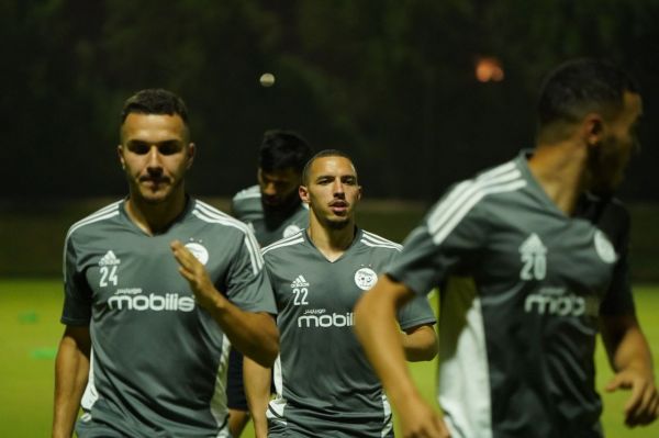 الجزایر آماده بازی با ایران شد عکس