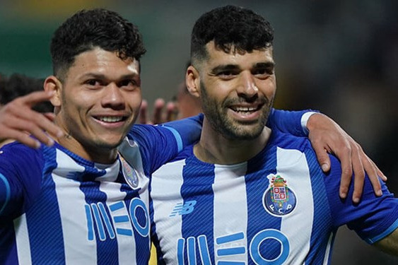 پیشنهاد گرانقیمت منچستریونایتد به زوج طارمی عکس