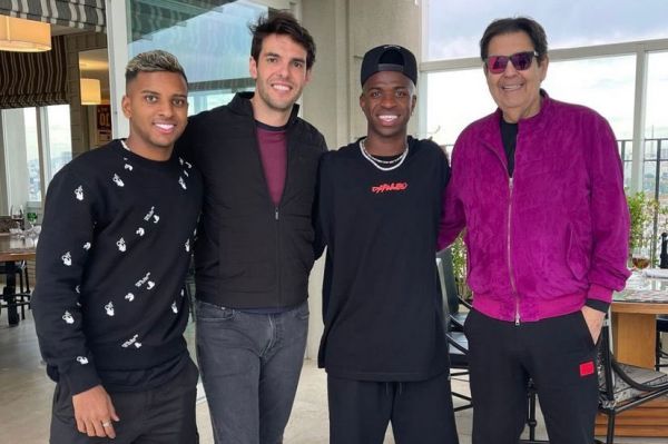  عکس یادگاری دو برزیلی رئال مادرید با برنده توپ طلا