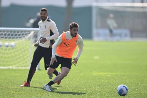 مهاجم جوان در آستانه ترک میلان دو قرارداد قرضی روسونری دائمی میشود