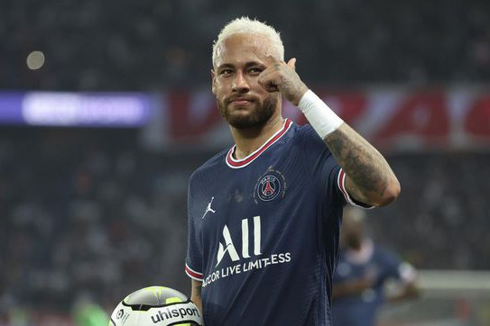 شوک به پیاسجی؛ تمدید قرارداد خودکار نیمار تا 2027