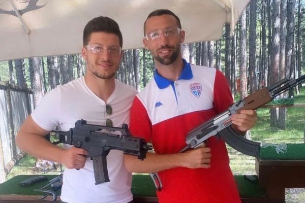  عکس؛ مهاجم مازاد رئال مادرید در حال تیراندازی