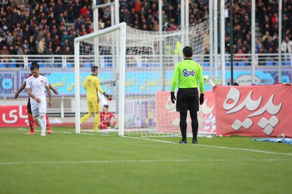 داوران پشت دروازه به استادیومها بر میگردند