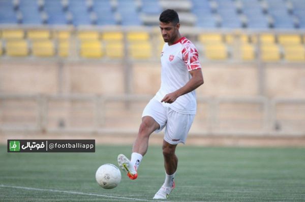 عکس نوشت مرتضی گنج خط دفاعی پرسپولیس