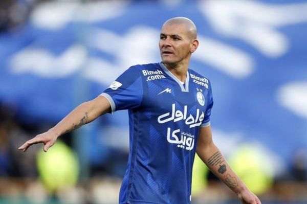 تایید خبر فوتبالی قرارداد رافائل سیلوا با استقلال تمدید شد عکس