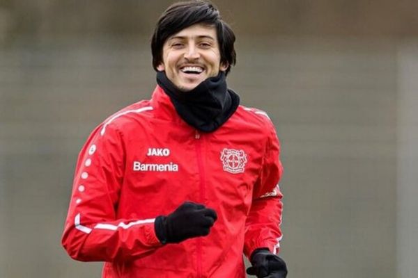 رونمایی از کیت جدید لورکوزن با حضور آزمون عکس