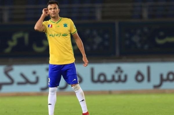 طیبی قراردادش با صنعت نفت را تمدید کرد