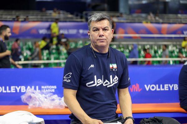 مربی تیم ملی والیبال به تهران بازگشت ماموریت ویژه عطایی برای جزیده