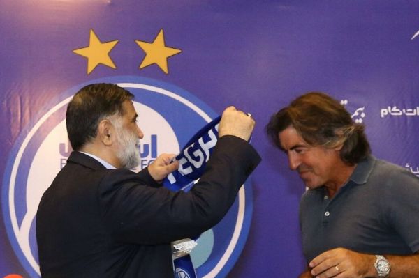 سرخاب ساپینتو را آوردند دهان هواداران بسته شود شاید میخواهند استقلالیها را از باشگاه بیرون کنند