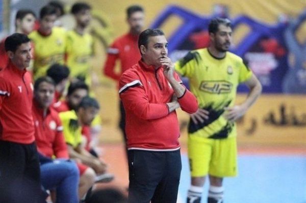 خوراکچی شمس توانایی بازیکنان کراپ و داور را زیر سؤال برد