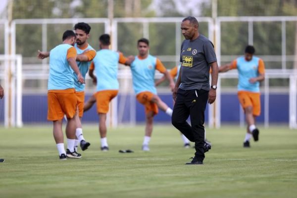  سرمربی سپاهان در عراق  تکذیب شد