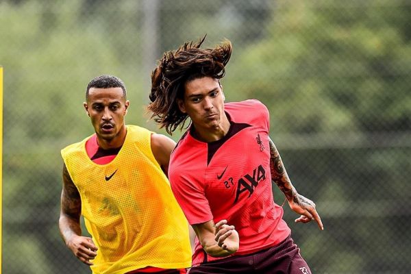  عکس؛ خرید جدید لیورپول با مدل موی خاص خود و خندیدن با محمد صلاح