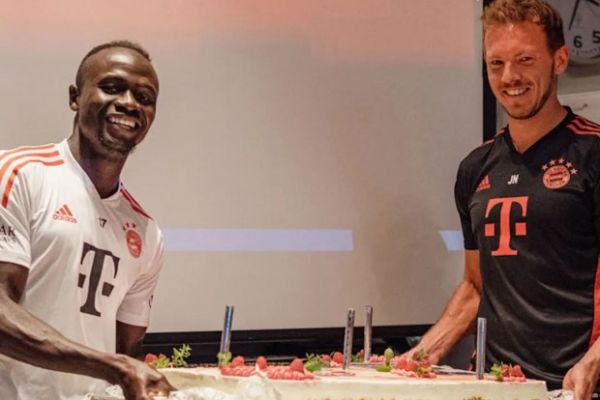  عکس؛ سورپرایز مانه توسط بایرن مونیخ با یک کیک