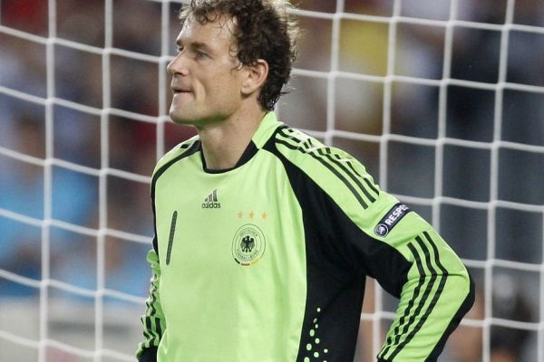 دروازهبان اسبق آرسنال با اره برقی به پارکینگ همسایهاش حمله کرد