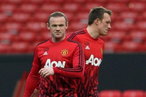 اسطوره منچستریها با جذب مدافع سکونشین این تیم به روند انتقالات سرخها کمک میکند