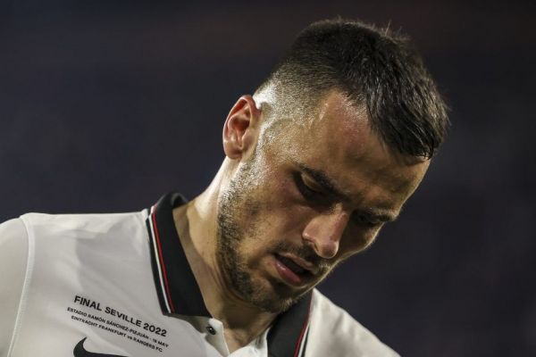 انتخاب ستاره فرانکفورت کدام است پول جزیره یا بازی در لیگ قهرمانان