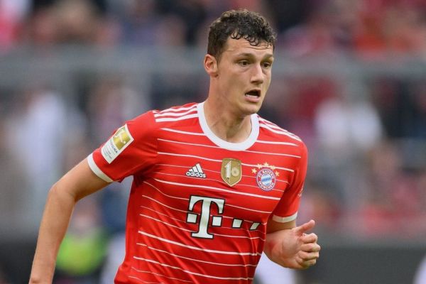  اختلاف‌نظر مدیر و مربی بایرن‌مونیخ در ادامه همکاری با مدافع فرانسوی