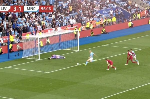  حسرت و افسوس هالند پس از کوبیدن توپ به تیرک دروازه از 6 قدمی  عکس