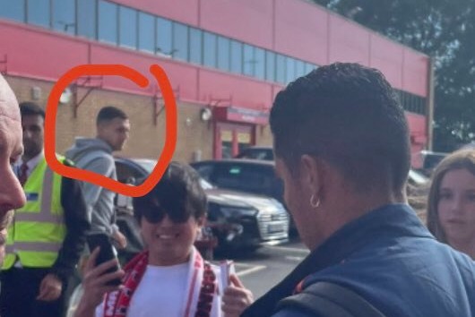 چه کسی همراه رونالدو پیش از تمام شدن بازی دوستانه از اولدترافورد رفت