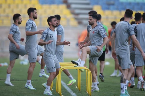  ثبت قرارداد پرسپولیسی‌ها در هیات فوتبال