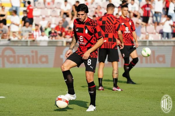  روسونری پیش از آغاز لیگ تلفات داد   جانشین ستاره مصدوم میلان برابر اودینزه کیست